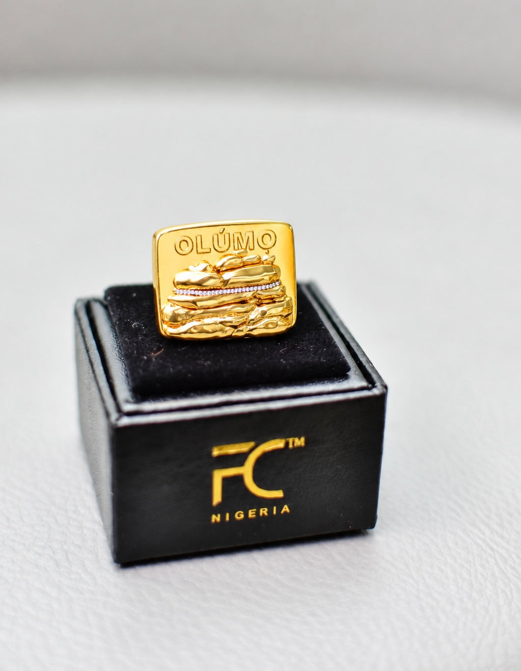 OLUMO GOLD PIN